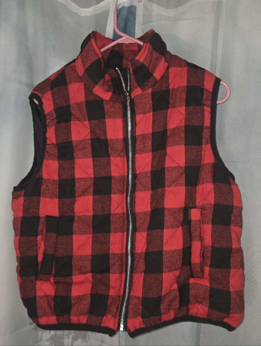 Women's Red & Black Buffalo Plaid Quilted Vest - Sleeveless Jacket